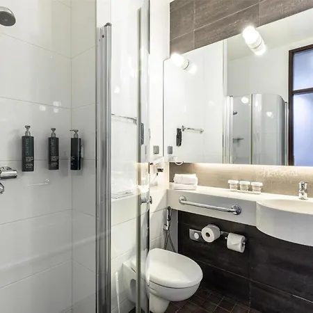Готель Hilton Kalastajatorppa 4*